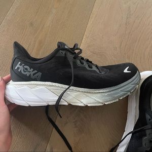 HOKA’s Arahi 6 running shoes